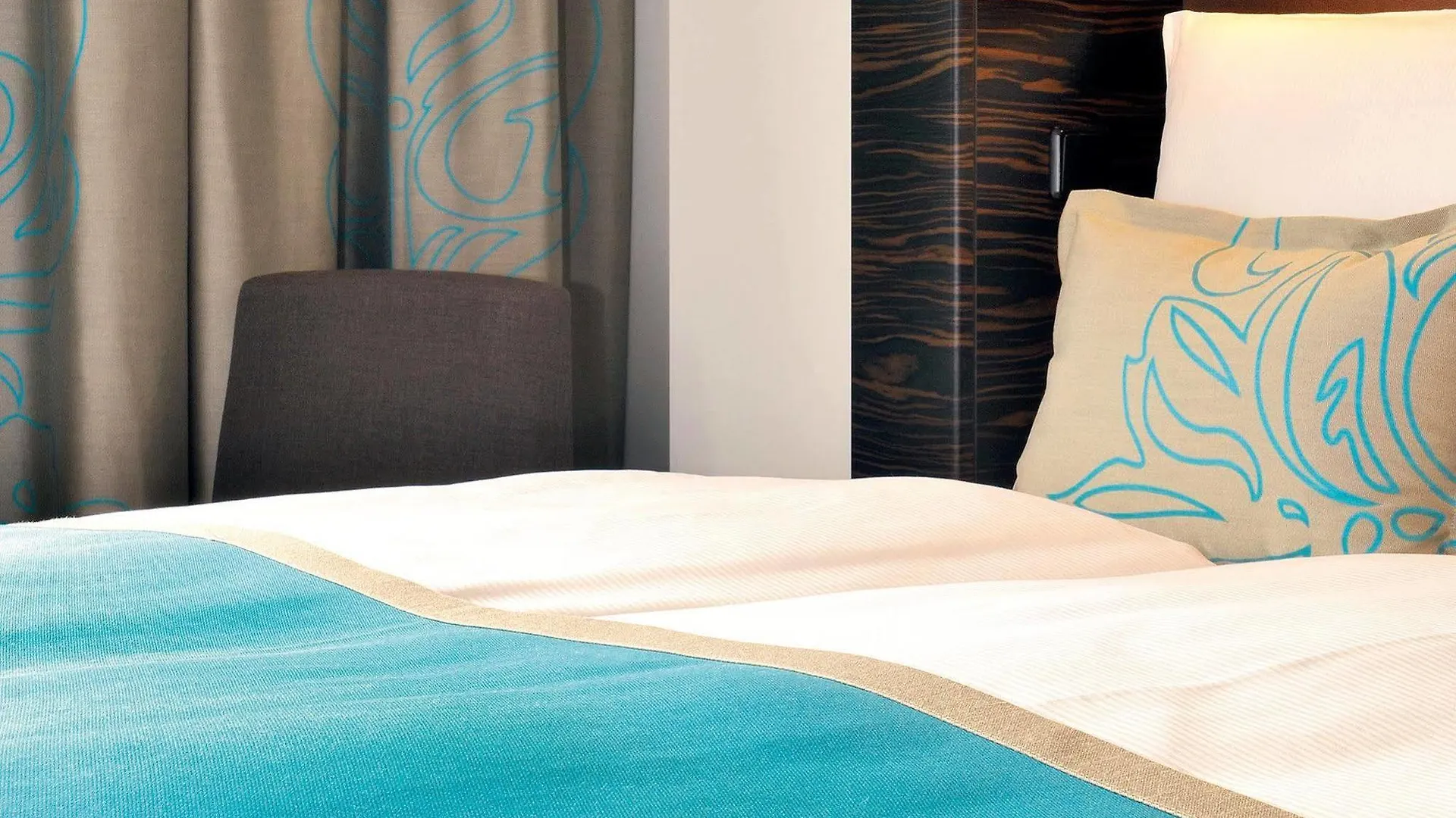 Отель Motel One London-Tower Hill
