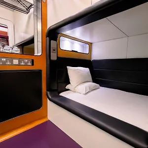 Yotelair London Gatwick Airport Капсульный отель